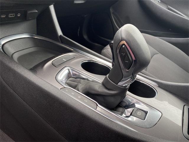 Photo of 2022 Summit White Chevrolet Malibu