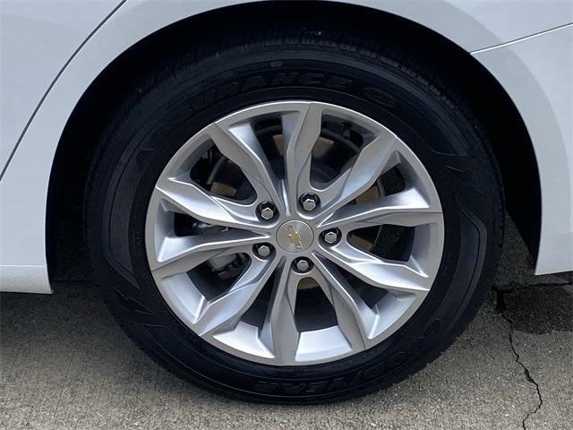 Photo of 2022 Summit White Chevrolet Malibu