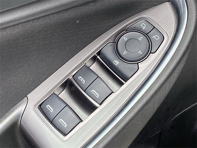 Photo of 2022 Summit White Chevrolet Malibu