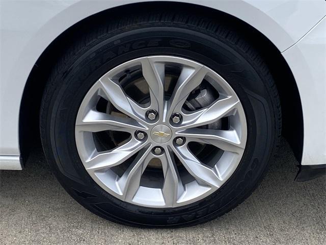 Photo of 2022 Summit White Chevrolet Malibu