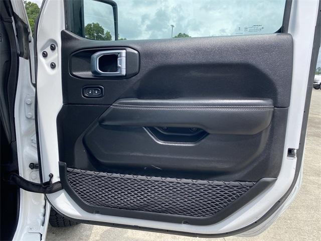 Photo of 2023 Bright White Clearcoat Jeep Gladiator