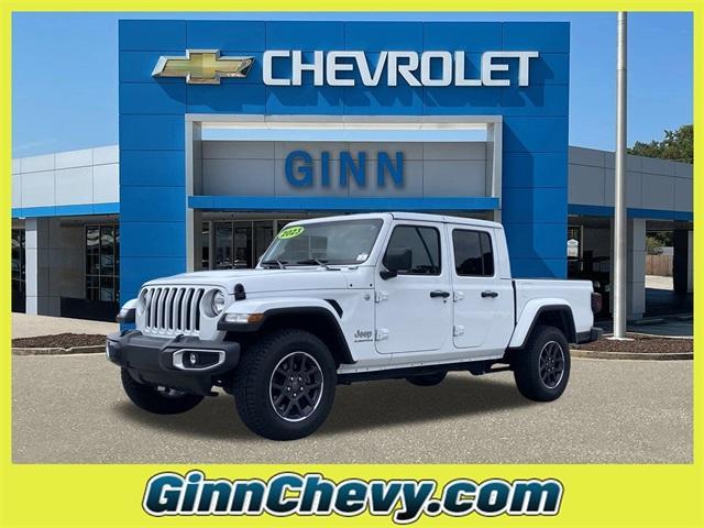 Photo of 2023 Bright White Clearcoat Jeep Gladiator