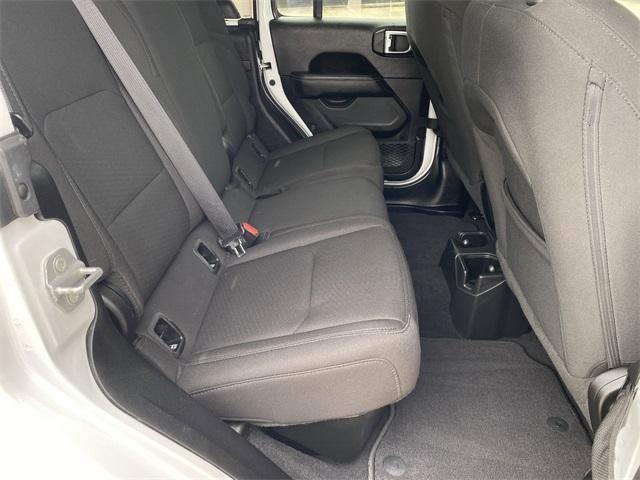 Photo of 2023 Bright White Clearcoat Jeep Gladiator
