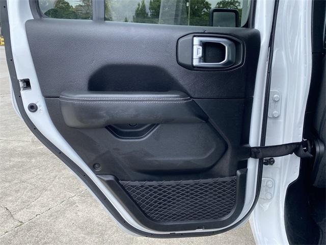 Photo of 2023 Bright White Clearcoat Jeep Gladiator