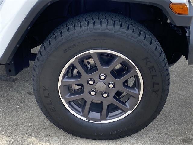 Photo of 2023 Bright White Clearcoat Jeep Gladiator