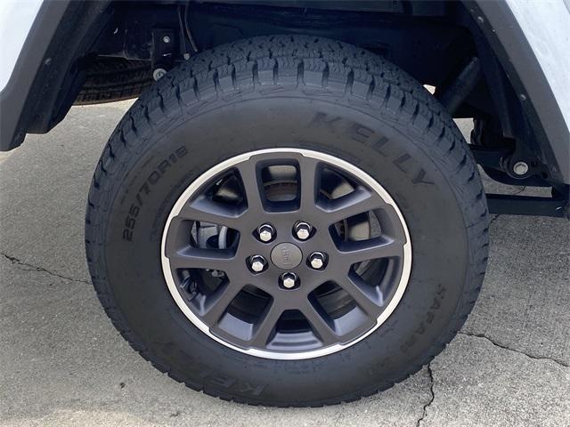 Photo of 2023 Bright White Clearcoat Jeep Gladiator