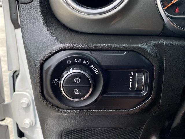 Photo of 2023 Bright White Clearcoat Jeep Gladiator