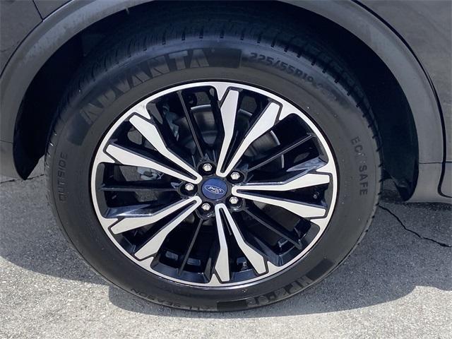 Photo of 2022 Agate Black Metallic Ford Escape