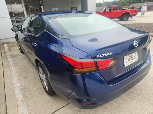 Photo of 2020 Deep Blue Pearl Nissan Altima