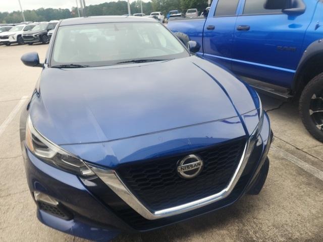 Photo of 2020 Deep Blue Pearl Nissan Altima