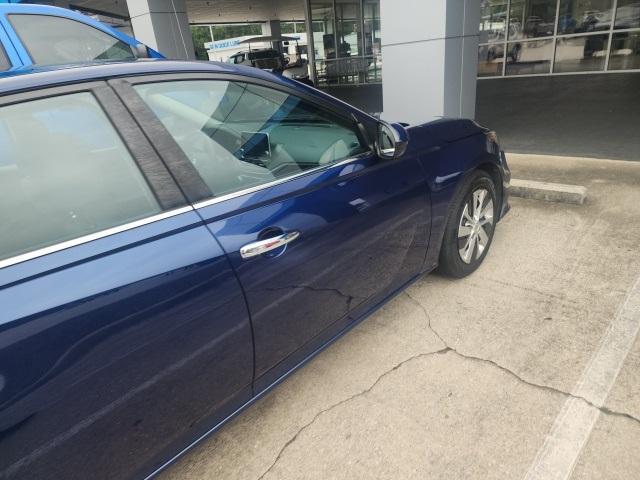 Photo of 2020 Deep Blue Pearl Nissan Altima