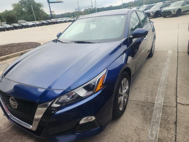 Photo of 2020 Deep Blue Pearl Nissan Altima