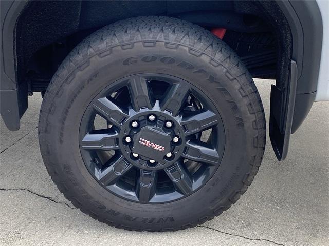 Photo of 2024 Summit White GMC Sierra 2500