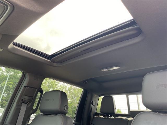 Photo of 2024 Summit White GMC Sierra 2500