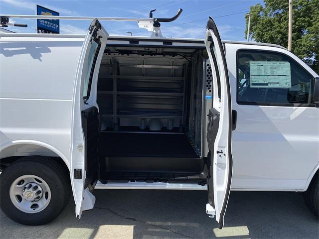 Photo of 2025 Summit White Chevrolet Express 2500