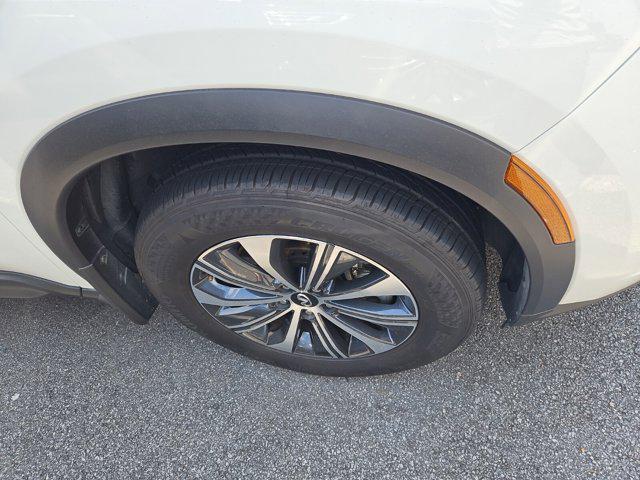 Photo of 2025 Glacier White INFINITI QX60
