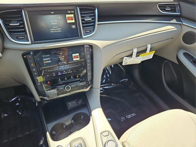 Photo of 2025 Radiant White INFINITI QX50