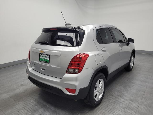 Photo of 2018 Silver Ice Metallic Chevrolet Trax