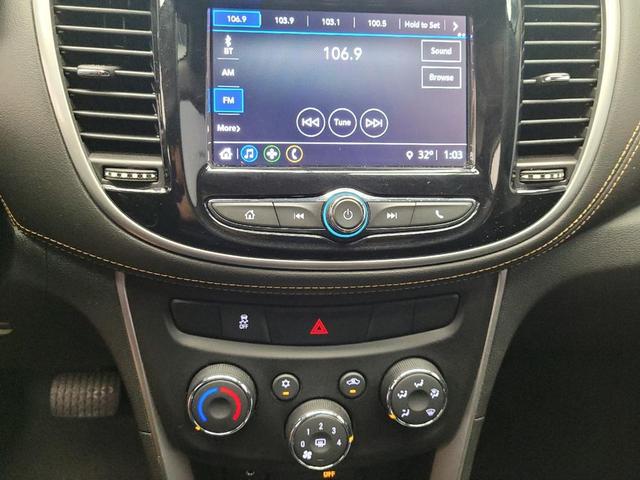 Photo of 2018 Silver Ice Metallic Chevrolet Trax