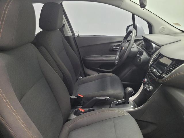 Photo of 2018 Silver Ice Metallic Chevrolet Trax