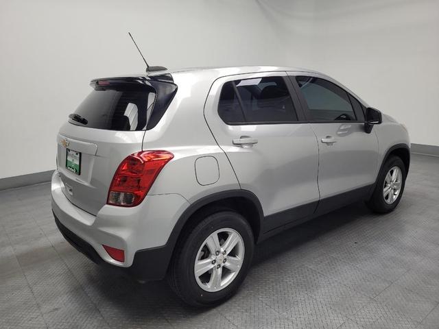 Photo of 2018 Silver Ice Metallic Chevrolet Trax