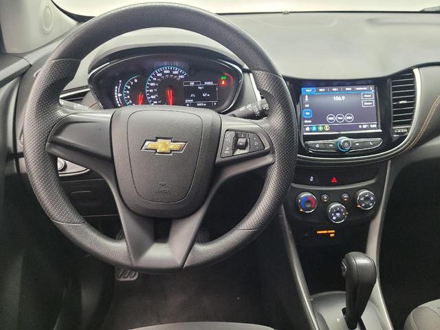 Photo of 2018 Silver Ice Metallic Chevrolet Trax