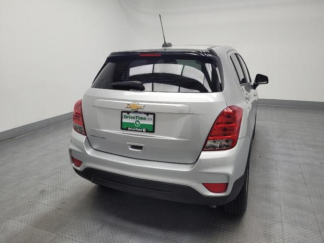Photo of 2018 Silver Ice Metallic Chevrolet Trax