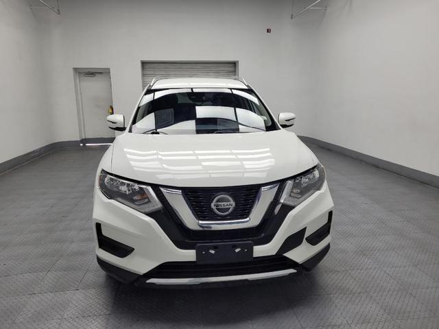 Photo of 2019 White Nissan Rogue