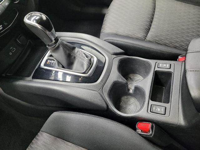 Photo of 2019 White Nissan Rogue