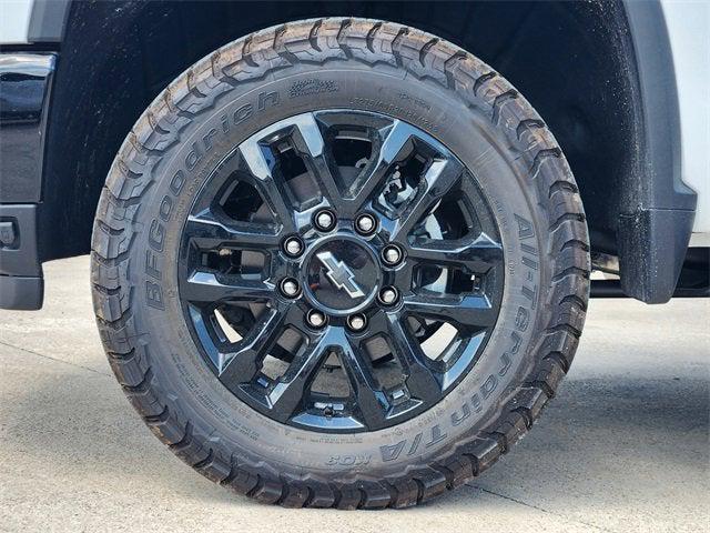 Photo of 2025 Summit White Chevrolet Silverado 2500