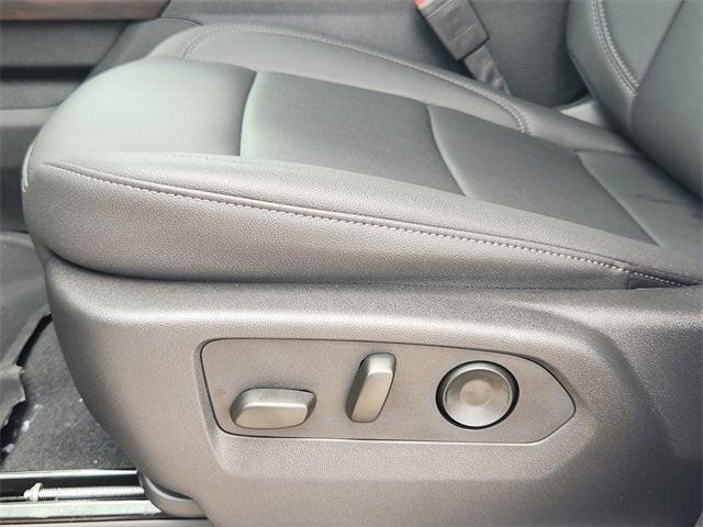Photo of 2025 Summit White GMC Sierra 2500