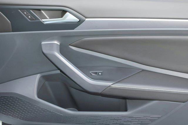 Photo of 2024 Opal White Pearl exterior Volkswagen Jetta