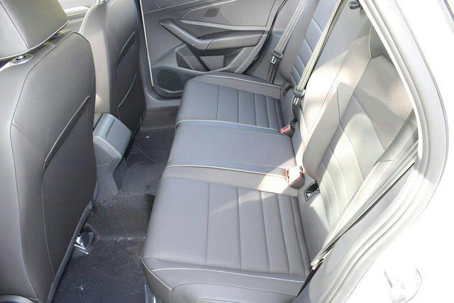 Photo of 2024 Opal White Pearl exterior Volkswagen Jetta