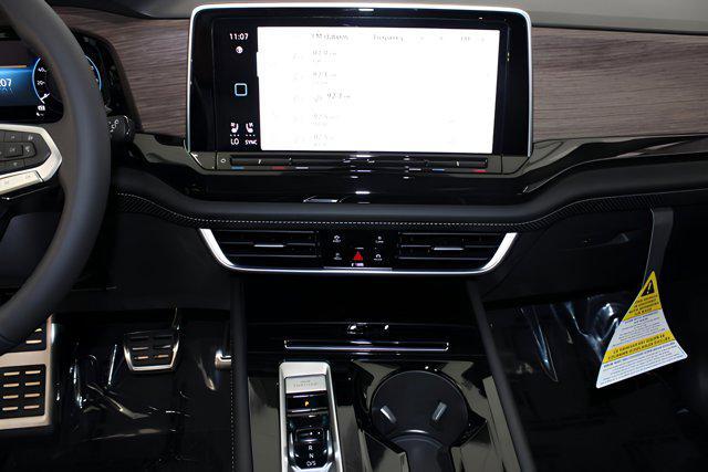 Photo of 2025 Deep Black Pearl exterior Volkswagen Atlas