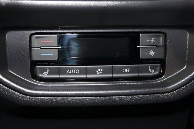 Photo of 2025 Deep Black Pearl exterior Volkswagen Atlas