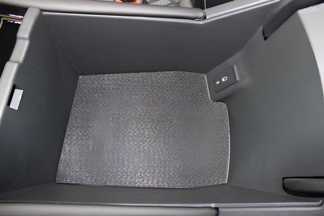Photo of 2025 Deep Black Pearl exterior Volkswagen Atlas