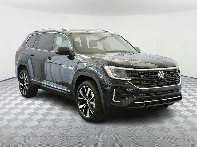Photo of 2025 Deep Black Pearl exterior Volkswagen Atlas