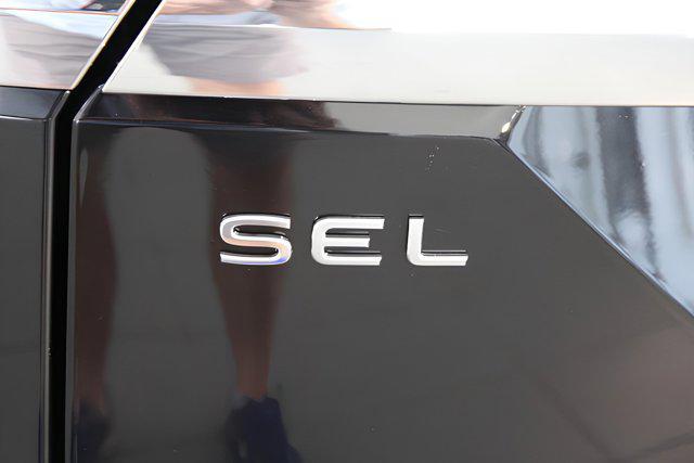 Photo of 2025 Deep Black Pearl exterior Volkswagen Atlas