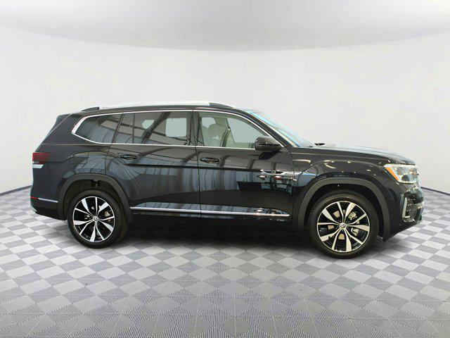 Photo of 2025 Deep Black Pearl exterior Volkswagen Atlas