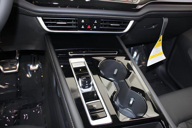 Photo of 2025 Deep Black Pearl exterior Volkswagen Atlas