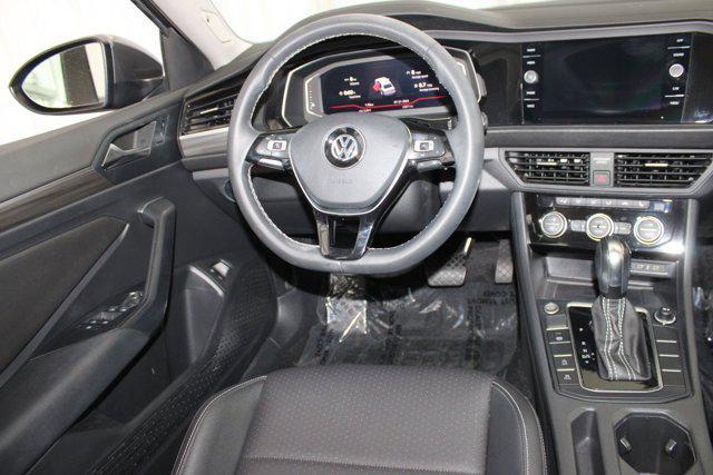Photo of 2021 Platinum Gray Metallic Volkswagen Jetta