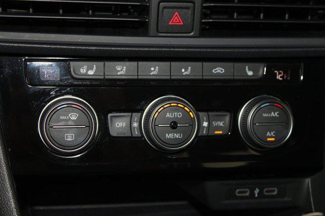 Photo of 2021 Platinum Gray Metallic Volkswagen Jetta