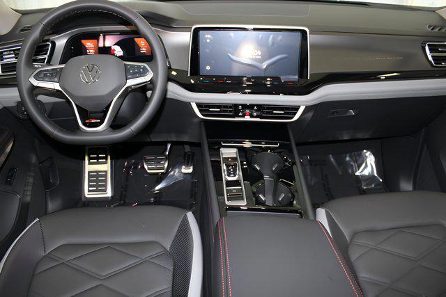 Photo of 2025 Pure Gray Volkswagen Atlas