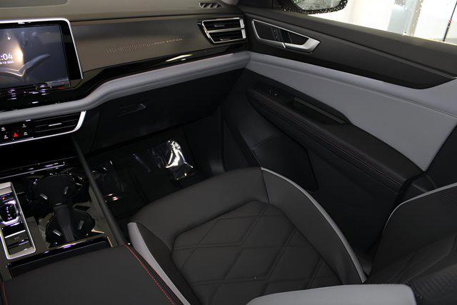 Photo of 2025 Pure Gray Volkswagen Atlas