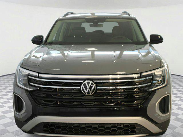 Photo of 2025 Pure Gray Volkswagen Atlas