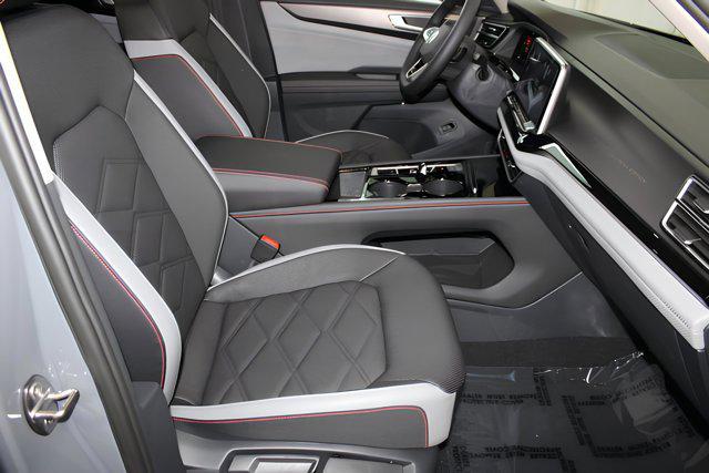 Photo of 2025 Pure Gray Volkswagen Atlas