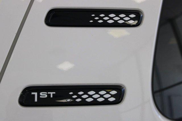 Photo of 2025 Mahi Green & Candy White exterior Volkswagen ID. Buzz