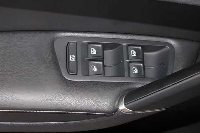 Photo of 2019 Deep Black Pearl Volkswagen Golf SportWagen