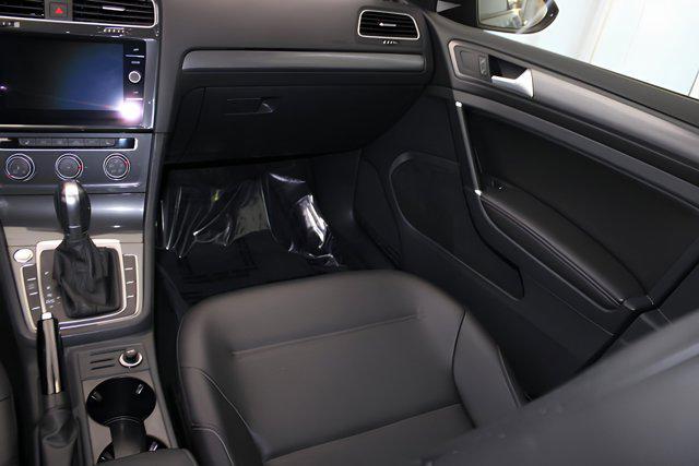 Photo of 2019 Deep Black Pearl Volkswagen Golf SportWagen