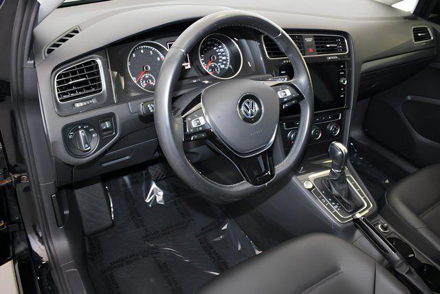 Photo of 2019 Deep Black Pearl Volkswagen Golf SportWagen